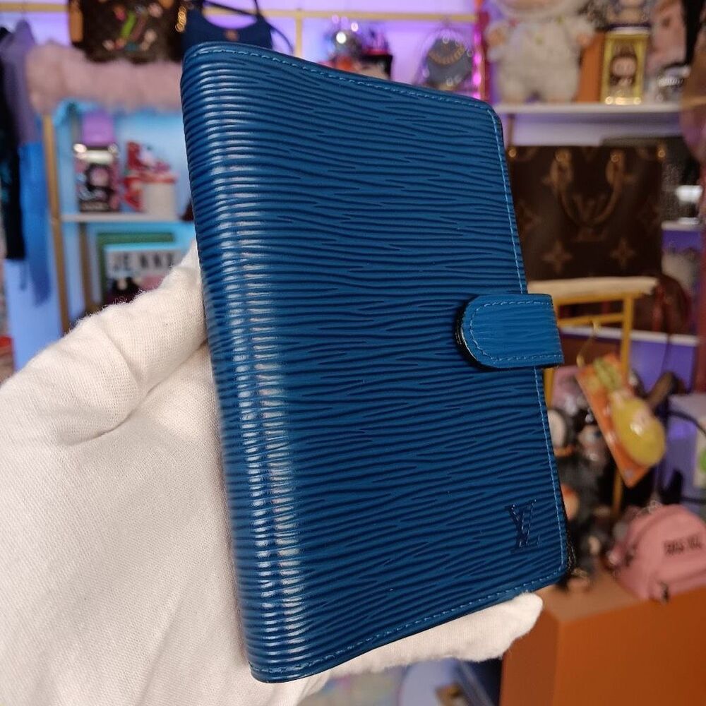 Louis Vuitton Blue Epi Leather PM Size Agenda Passport Holder - Picture 2 of 8